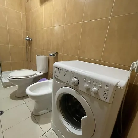 Lovely With Frre Parking And A View ,ish Fusha Aviacionit Tirana Apartment